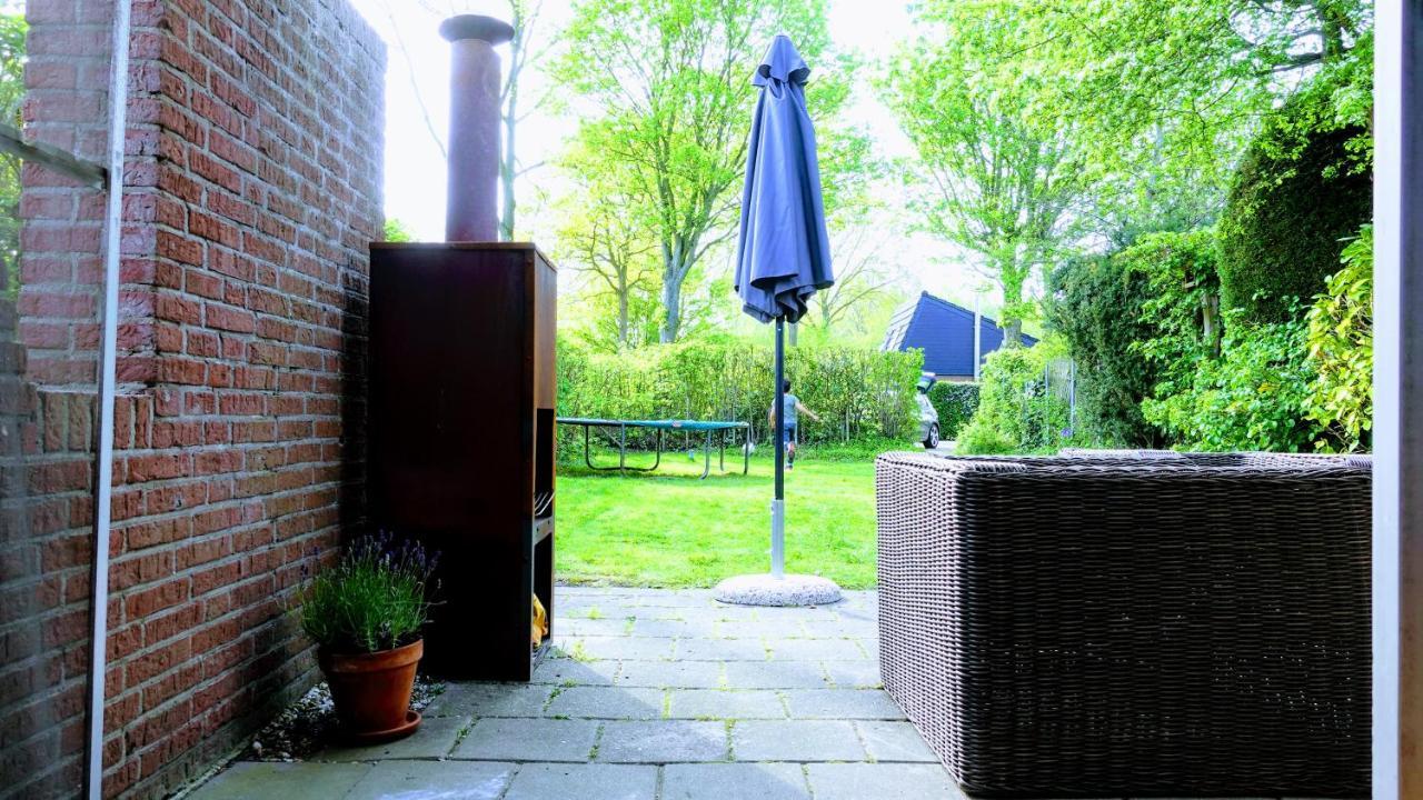 Oude-Tonge Holiday House Near Fishing Waters Exterior photo